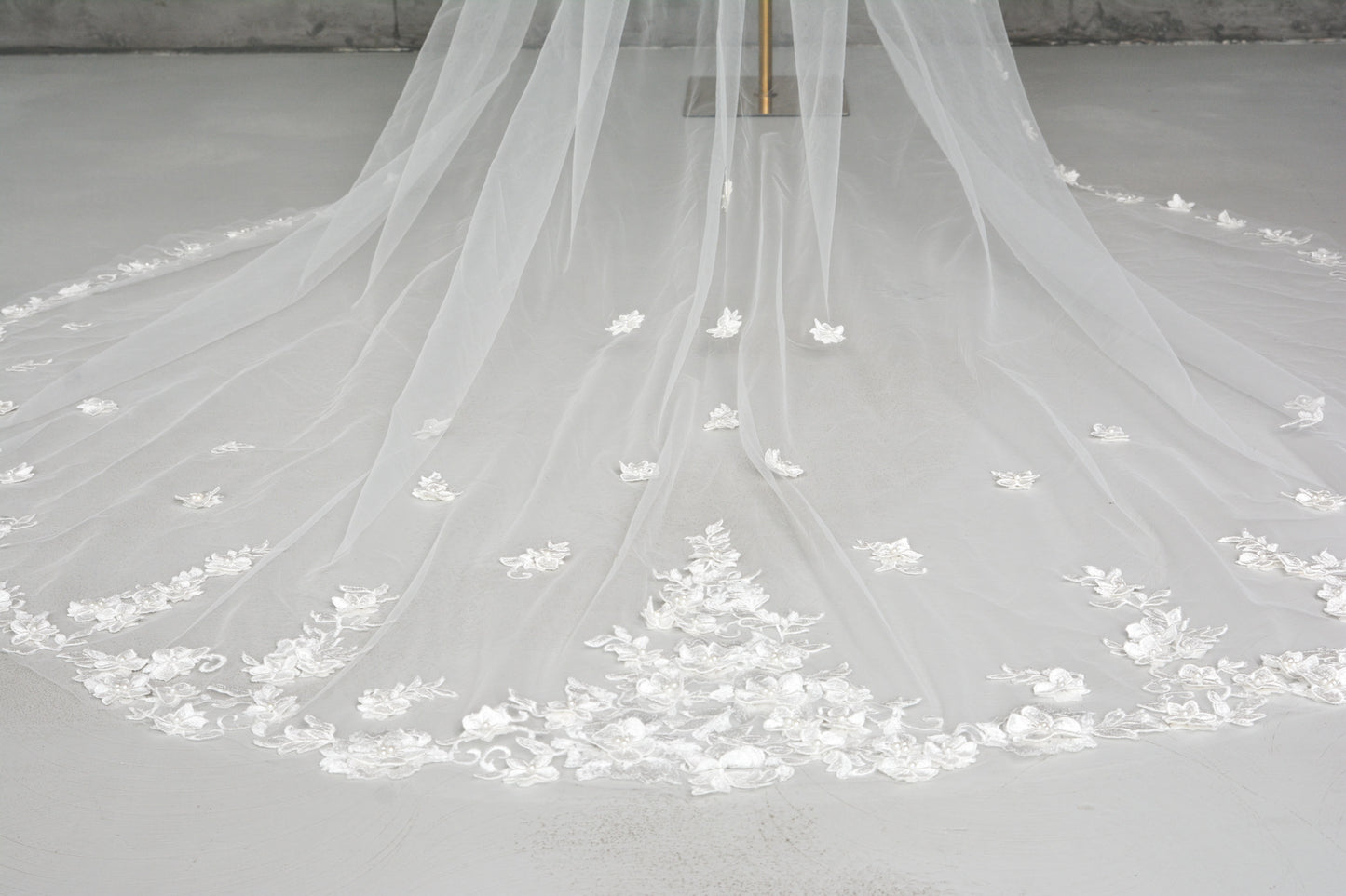 WEDDING VEIL WITH 3D LACE