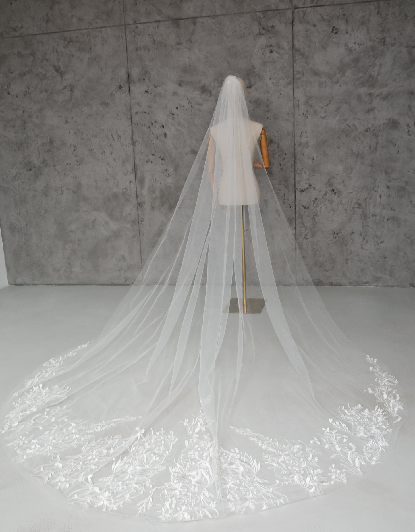 LACE WEDDING VEIL