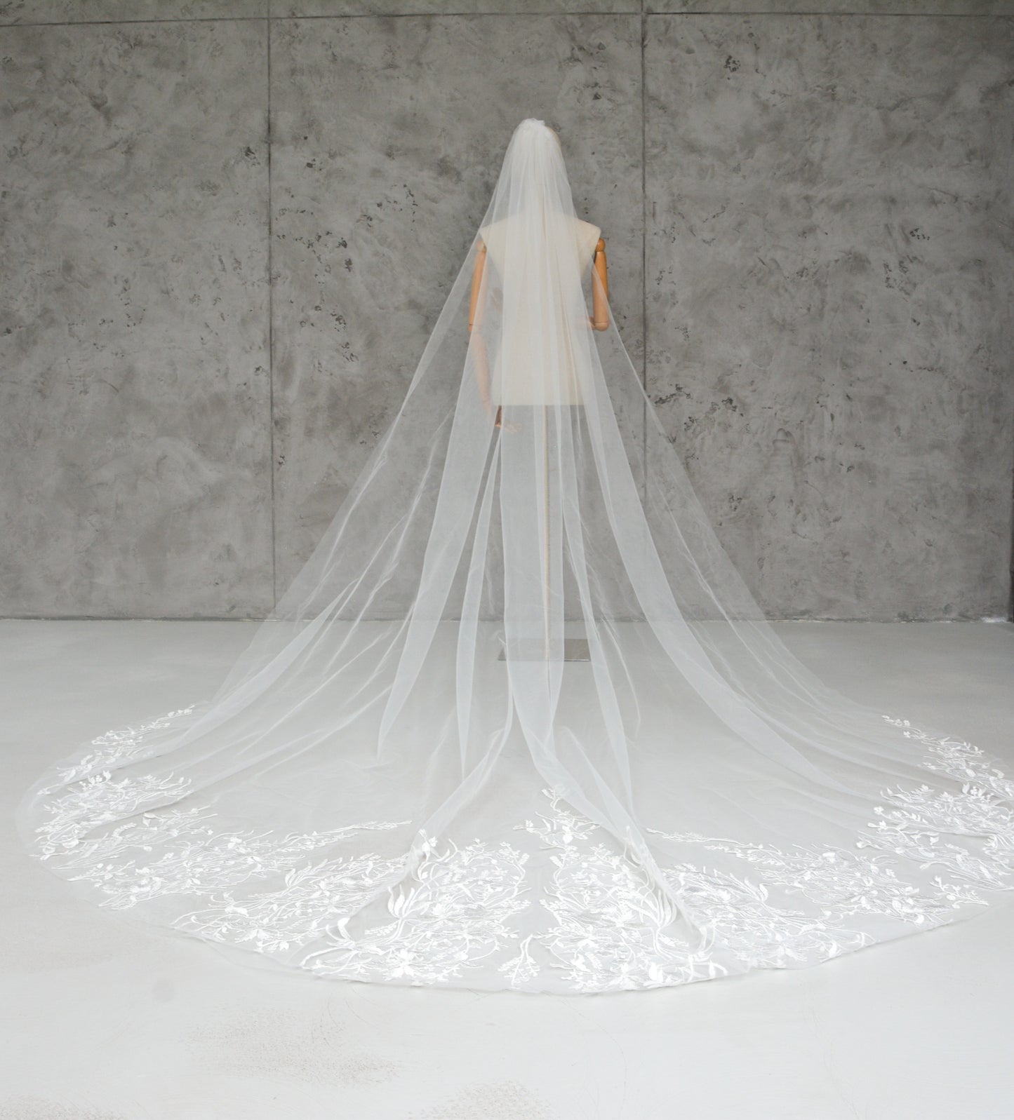 LACE WEDDING VEIL
