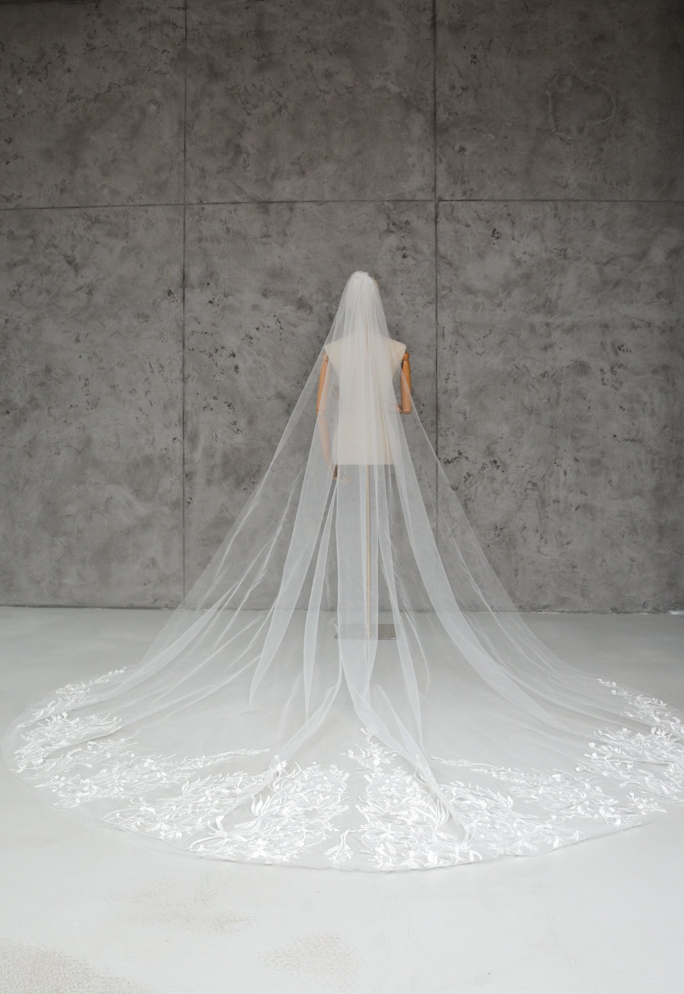 LACE WEDDING VEIL