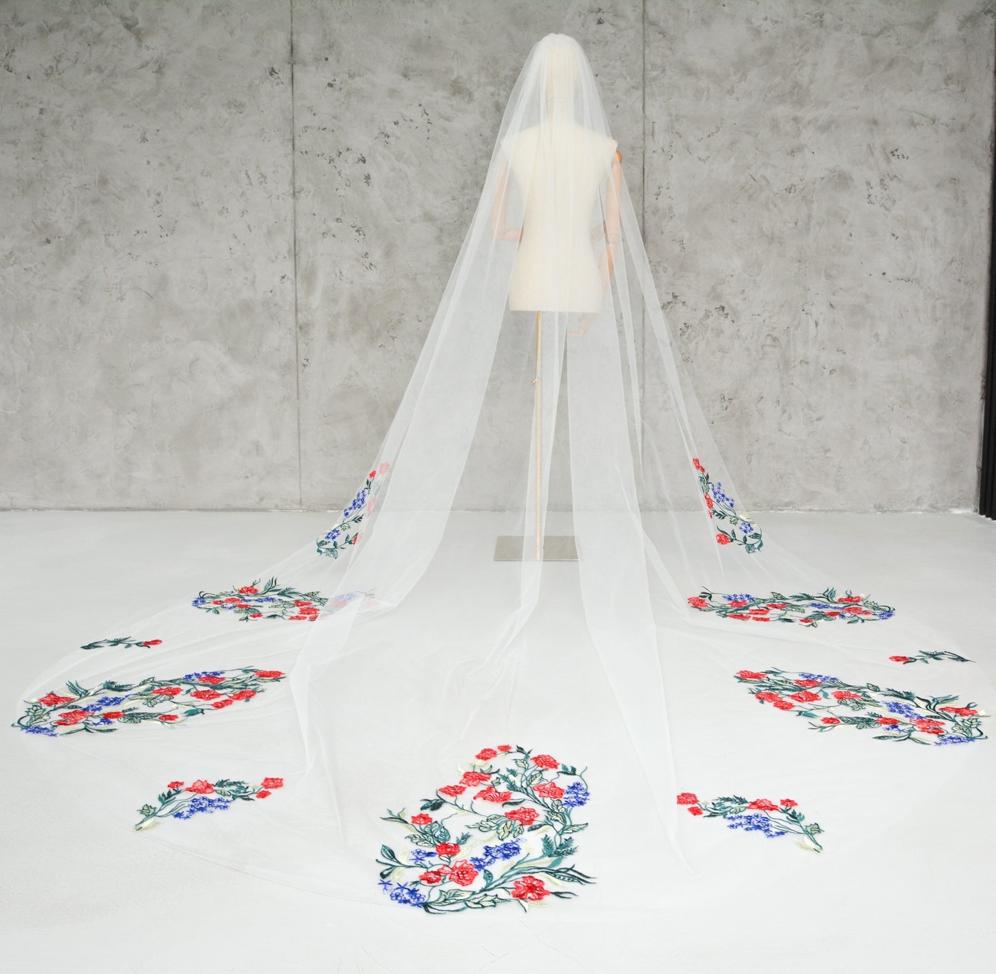 COLORED WEDDING VEIL