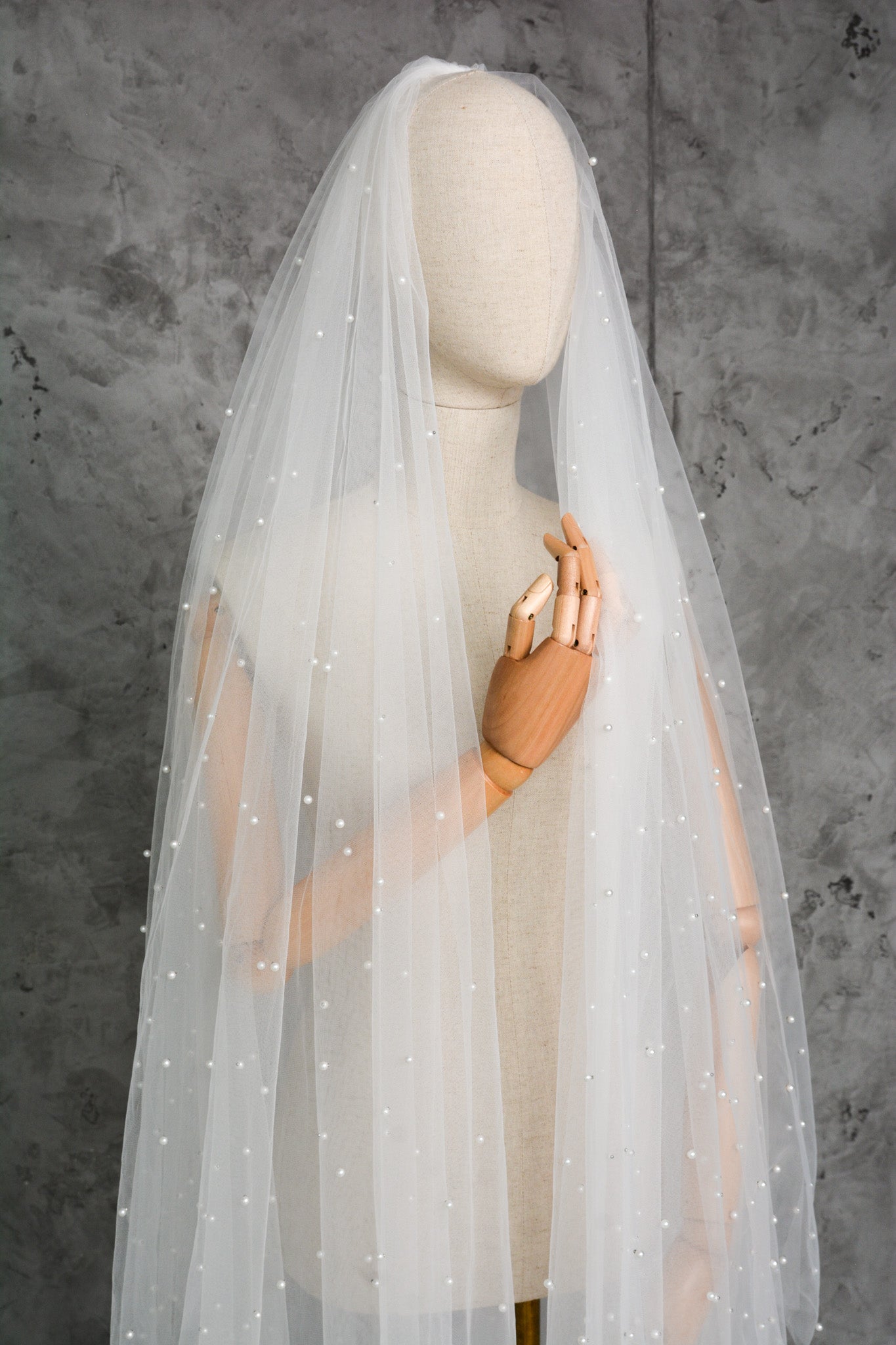 PEARL LAYER VEIL