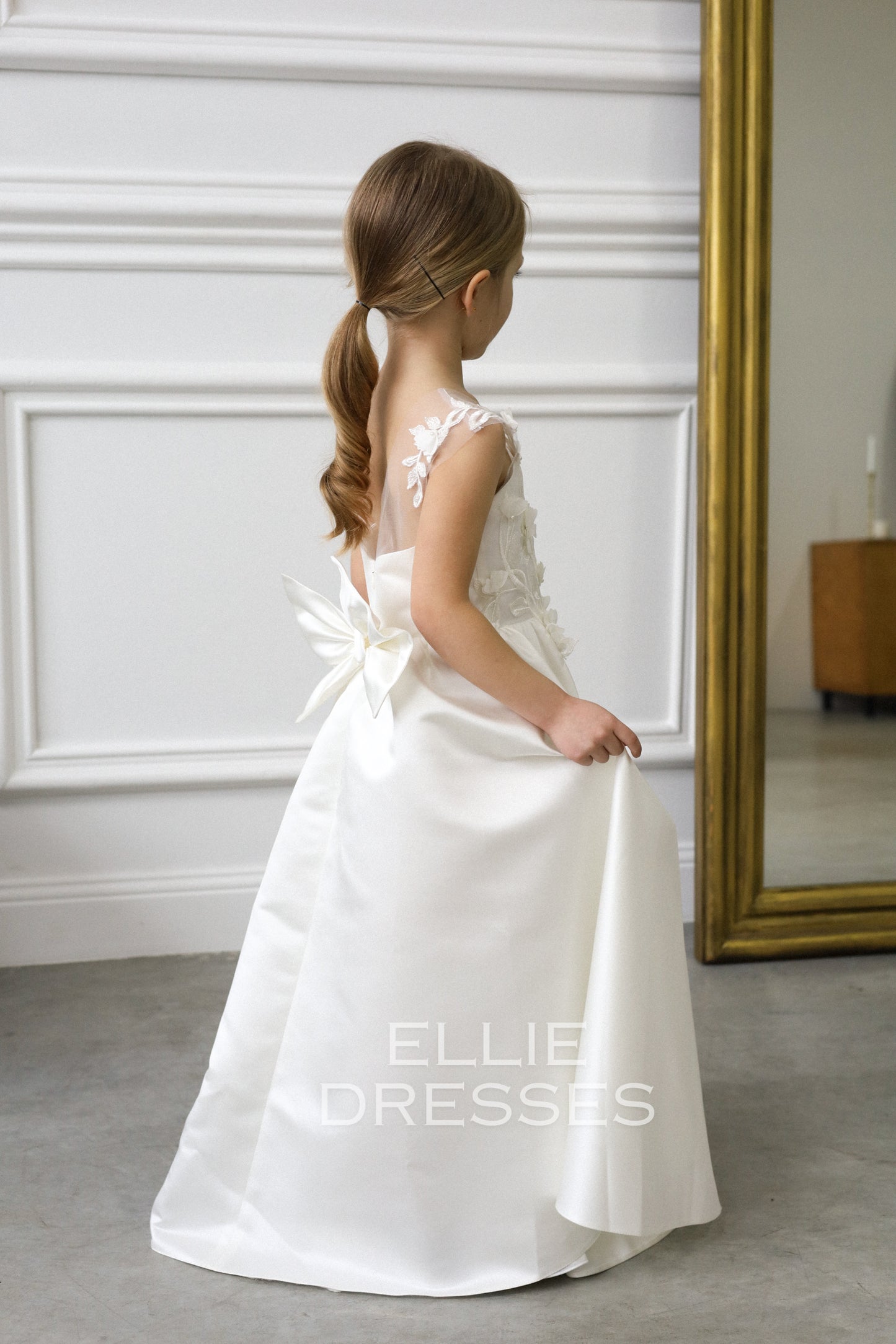 NEW! Classy satin dress