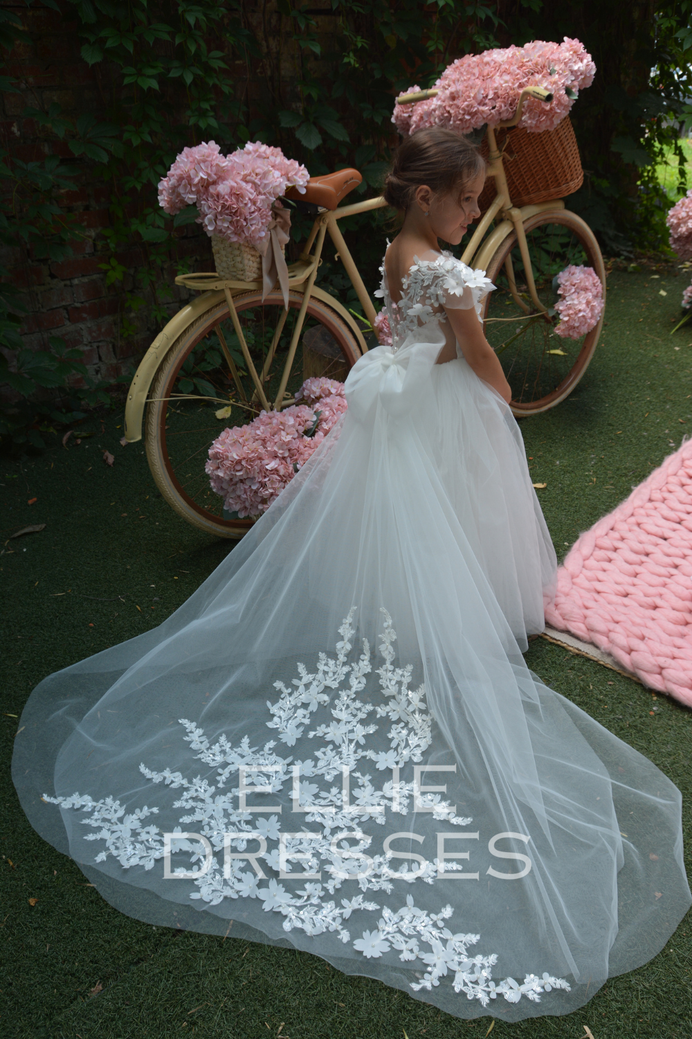 shiny lace dress Shiny Quinceanera Dress Ball Gown Lace Beaded Tulle Backless Sweet 16 Dress fg7216