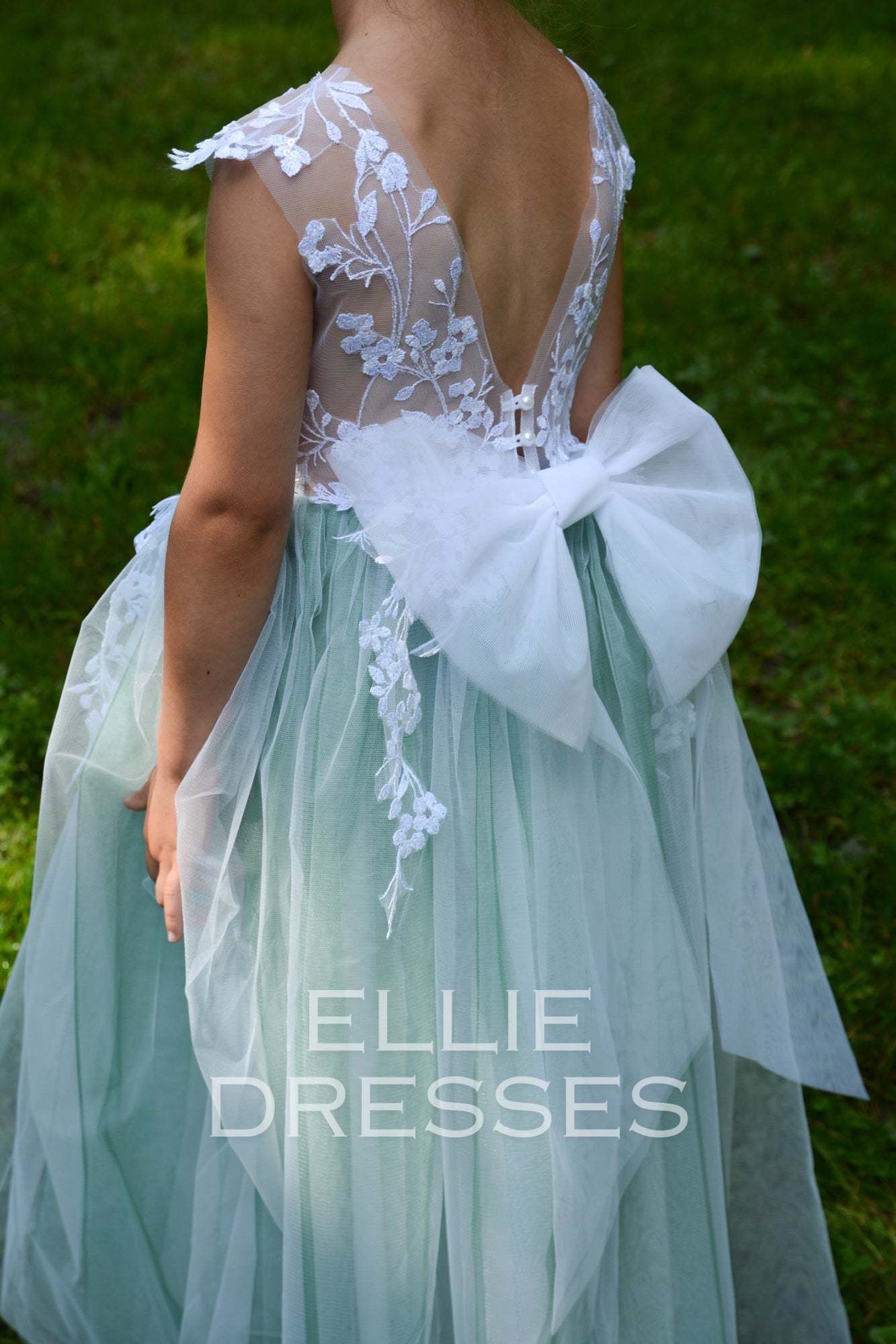 Green Girl Gown 9 Years / Without Train Green Girl Gown 9 Years / Without Train