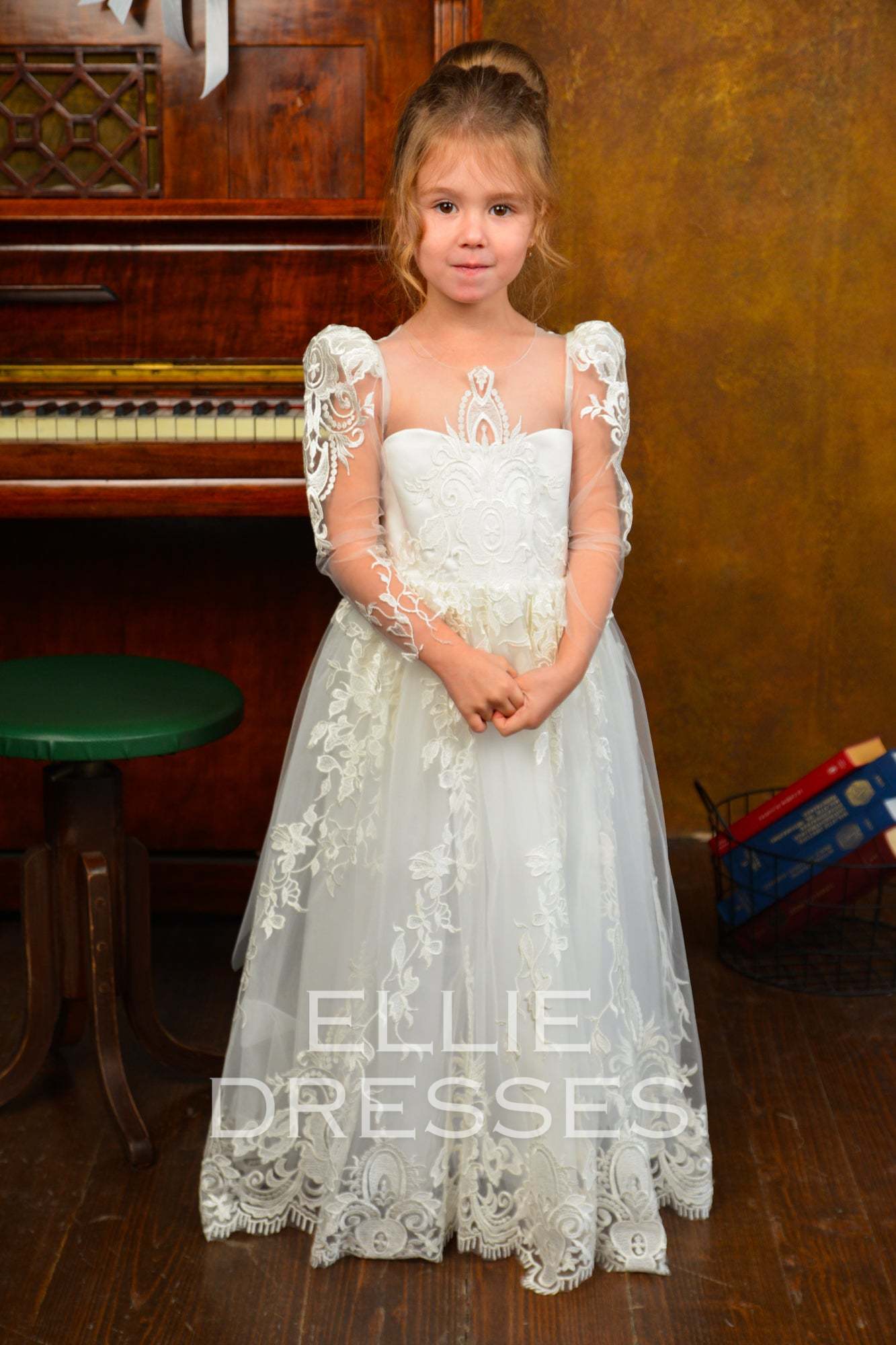 ivory victorian dress Ivory Victorian Gown 1.5 years / With Train